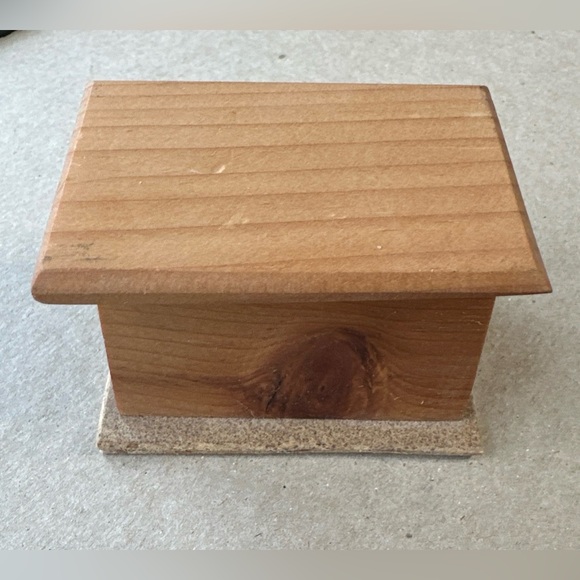 Small Wood Box "Treasure from Nova Scotia" Signed W. DeWolfe - Picture 2 of 10